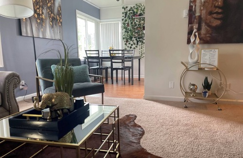 Dunlap Apartment | Golden Serene 1-bedroom with WiFi and AC in awesome Seattle