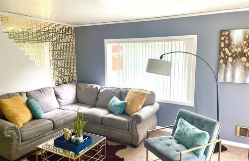 Dunlap Apartment | Golden Serene 1-bedroom with WiFi and AC in awesome Seattle