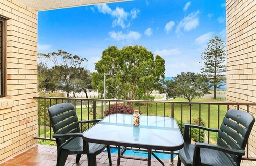 Golden Beach Apartment | Golden Shores U7, 21 Landsborough Parade