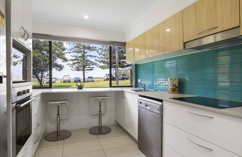 Golden Beach Apartment | Golden Shores Unit 1, 21 Landsborough Parade