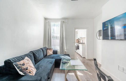 South Harrow Apartment | Golden Spa- Easy commute to Wembley and Central London