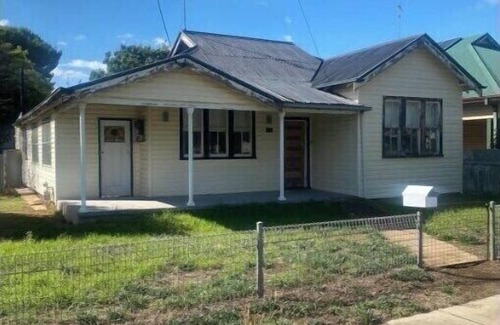 West Wyalong House | Golden street cottage