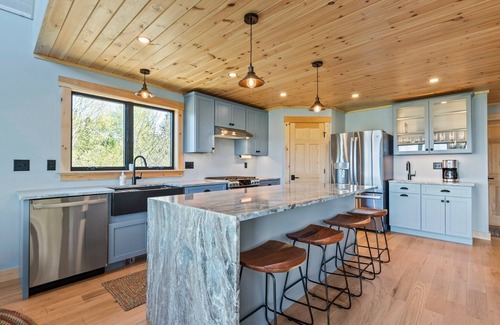 Rangeley House | Golden Sunset | New Construction in The Overlook | Close to Saddleback | Rangeley Lake Views!