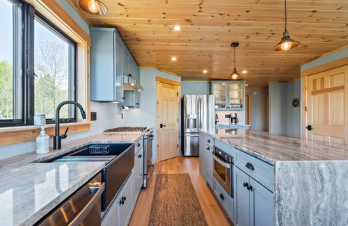 Rangeley House | Golden Sunset | New Construction in The Overlook | Close to Saddleback | Rangeley Lake Views!
