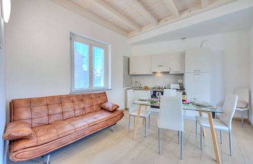 Arolo Apartment | Golden Terrace, Leggiuno, Italy