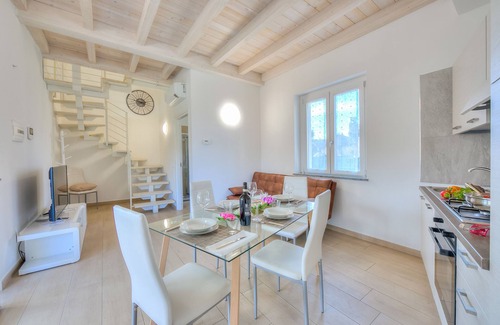 Arolo Apartment | Golden Terrace, Leggiuno, Italy