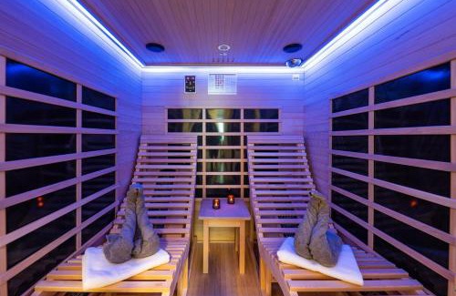 Rittersdorf Apartment | Golden Timber Suite