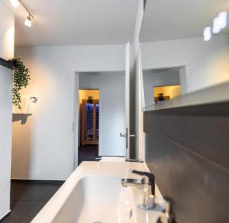 Rittersdorf Apartment | Golden Timber Suite
