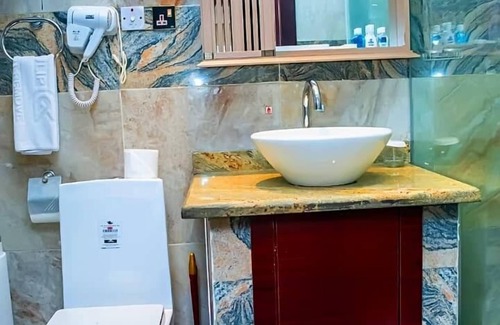 Port Harcourt Hotel | Golden Tulip Garden City Hotel - Rivotel