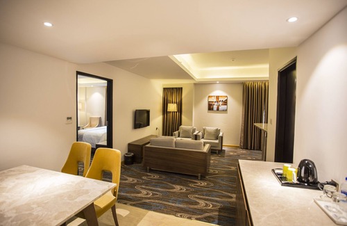 Banani Hotel | Golden Tulip The Grandmark Dhaka