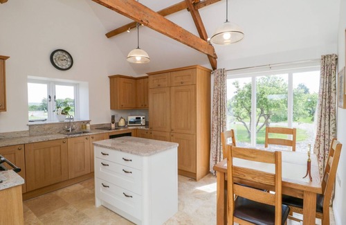 Olveston Cottage | GOLDEN VALLEY BARN, family friendly in Oldbury-On-Severn