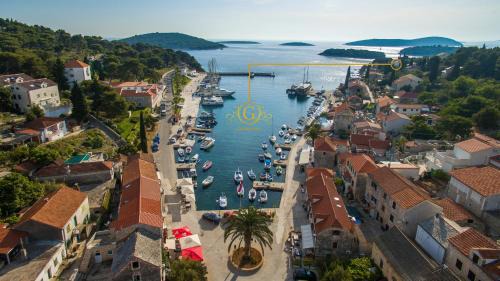 Maslinica Apartment | Golden view luxury apartment