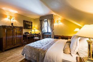 Hradcany Hotel | Golden Well