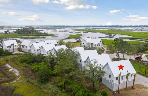 Johns Island House | "Goldeneye” (3021 Southerly Way) 2 person creekside bungalow at Kiawah River