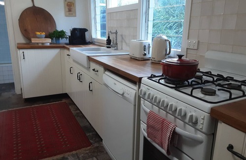 Maldon Cottage | Goldfields Cottage- in historic town