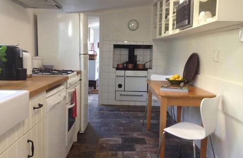 Maldon Cottage | Goldfields Cottage- in historic town