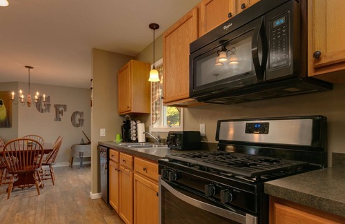 Wellsboro House | Goldfinch Getaway, Hills Creek Lake area