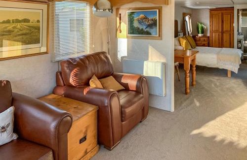 Chappel House | Goldfinch - Uk48551
