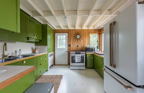 Point Pleasant - Toms River Cottage | Goldie Point is a dreamy retro beach escape experience!