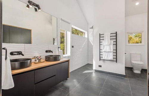 Goldie Apartment | Goldie Views