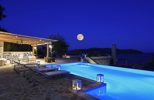Agia Paraskevi Villa | GoldieLocks 6-Bedroom Beachfront Villa Skiathos