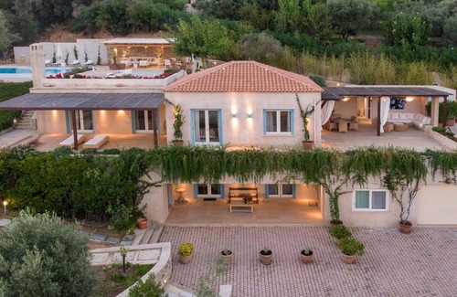Agia Paraskevi Villa | GoldieLocks 6-Bedroom Beachfront Villa Skiathos