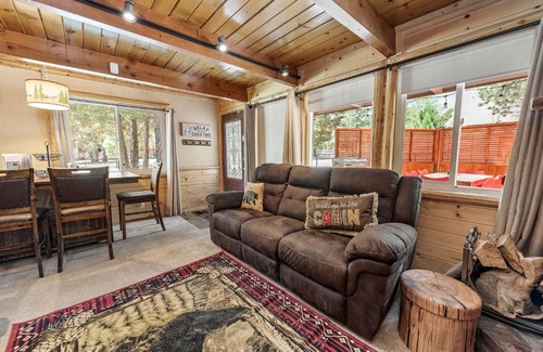 Woodlands House | Goldies Getaway - Beautiful modern cabin with Hot Tub! Game Room with Foosball and Ping Pong Table!