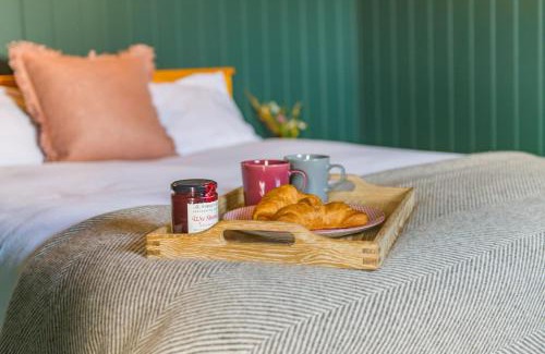 Abbess Roding House | Goldings by Bloom Stays