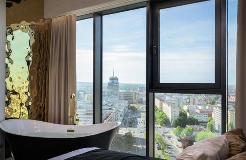 West Pomeranian Voivodeship Apartment | Goldstar Apartament- Wanna z widokiem, 19 Piętro, Hanza Tower Szczecin