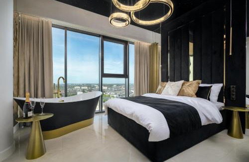 West Pomeranian Voivodeship Apartment | Goldstar Apartament- Wanna z widokiem, 19 Piętro, Hanza Tower Szczecin