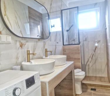 Chrysoupolis House | Goldtown House