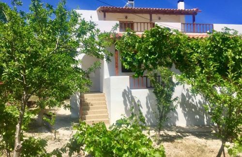 Roussospiti House | Goldy's Villa