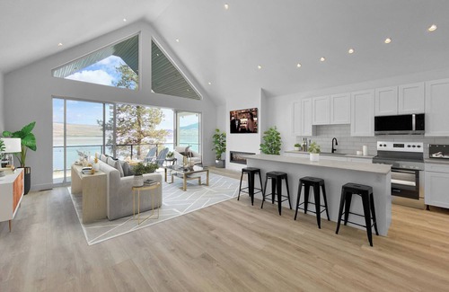 Kamloops House | Golf at Sage Brush : Lake Side House Rental at Nicola Lake