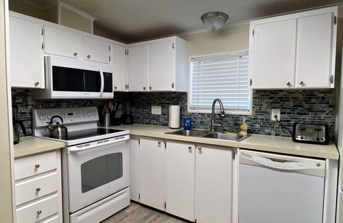 Jacarandas House | Golf & Beach Getaway Home 2/2 with Golf Cart