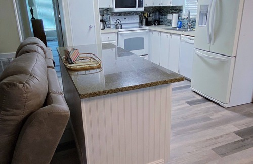 Jacarandas House | Golf & Beach Getaway Home 2/2 with Golf Cart