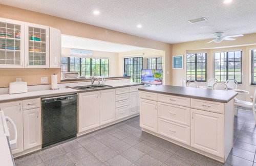 New Smyrna Beach House | Golf & Beach Oasis - Pet Friendly Pool House
