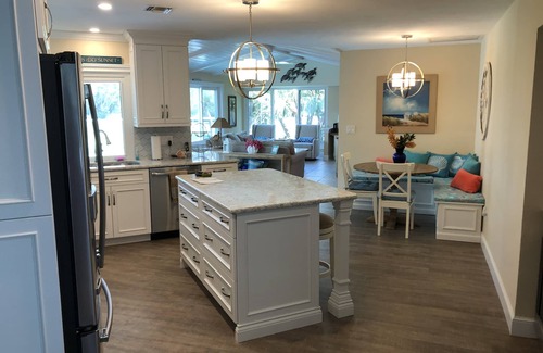 Beachview Country Club Estates House | Golf Breeze Villa: Short Stroll to Beach, Fairway views Sanibel Island Golf Club