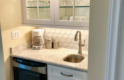 Beachview Country Club Estates House | Golf Breeze Villa: Short Stroll to Beach, Fairway views Sanibel Island Golf Club