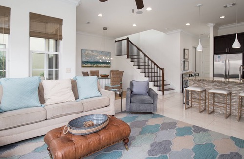 Villa Lago House | Golf Cart Included ~ Community Pool ~ Family Friendly