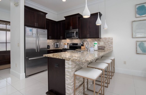 Villa Lago House | Golf Cart Included ~ Community Pool ~ Family Friendly