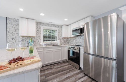 Morehead City Apartment | Golf Cart~Pet Friendly~Near Downtown~Teach's Reach