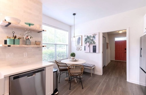 Old Town Bluffton House | GOLF CART! Remodeled home near Old Town, Xbox!