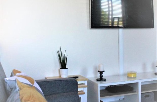 Lansdown Apartment | Golf Club House FREE MULTI SPACE PARKING