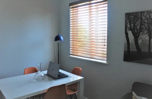 Lansdown Apartment | Golf Club House FREE MULTI SPACE PARKING
