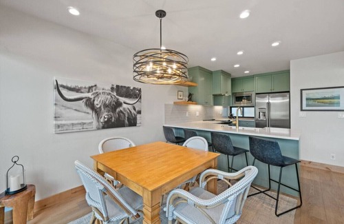 Black Butte Ranch Condo | Golf Condo 1BR Modern & Cozy Big Views