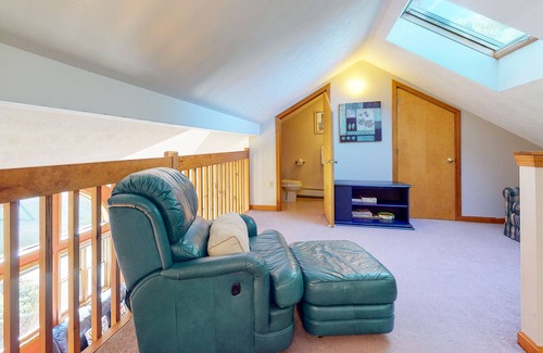 Woodstock Condo | Golf-course condo with W/D, WiFi, deck, pools, hot tub, tennis, & game room