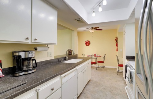 Cathedral City Condo | Golf Course Condo w/Patio in Cathedral City!