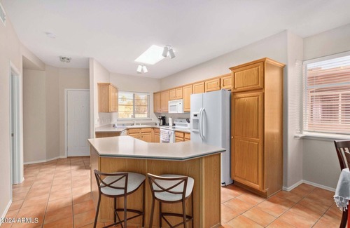 Superstition Springs Condo | Golf course condo 2/2.5 baths Gated community with 5 miles of everything!