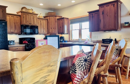 Red Lodge House | Golf Course Home, Hot tub, WiFi, Minutes from Skiing