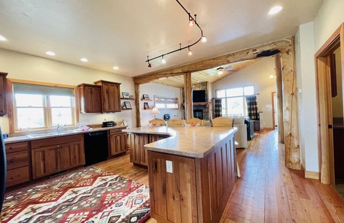 Red Lodge House | Golf Course Home, Hot tub, WiFi, Minutes from Skiing